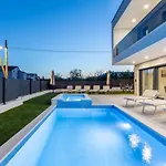 Bonce Villa Kastela