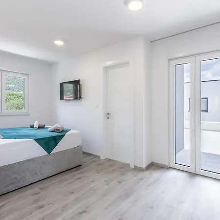 Bonce Villa Kastela
