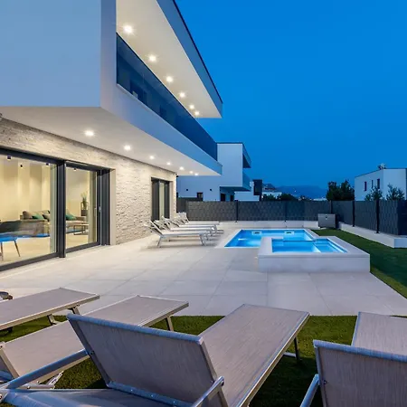 Bonce Villa *