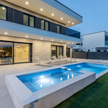 Bonce Villa
