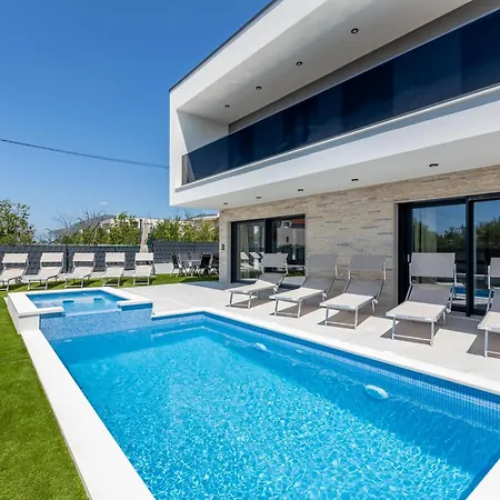 Bonce Villa