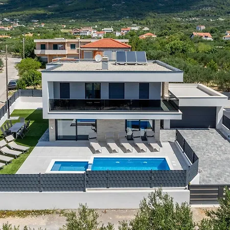 Bonce Villa Kastela