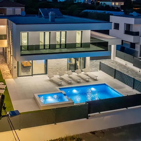 Bonce Villa